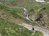 30 Al cospetto della cascata